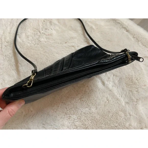 Designer black faux leather handbag. - Picture 4 of 11